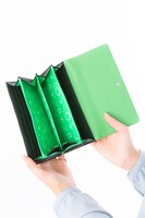 Jupiterモデルの長財布。