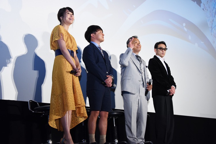 左から広瀬アリス、濱田岳、西田敏行、吹越満。