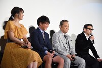 左から広瀬アリス、濱田岳、西田敏行、吹越満。