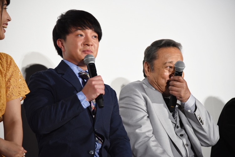一言多かったことを濱田岳に指摘され、おちゃめな表情を見せる西田敏行。