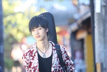 公平役の清水尋也。