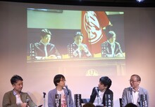 スクリーンに映し出された場面写真の中央が木村了演じる堂山圭吾。