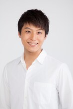 ドイツ役を演じる上田悠介。