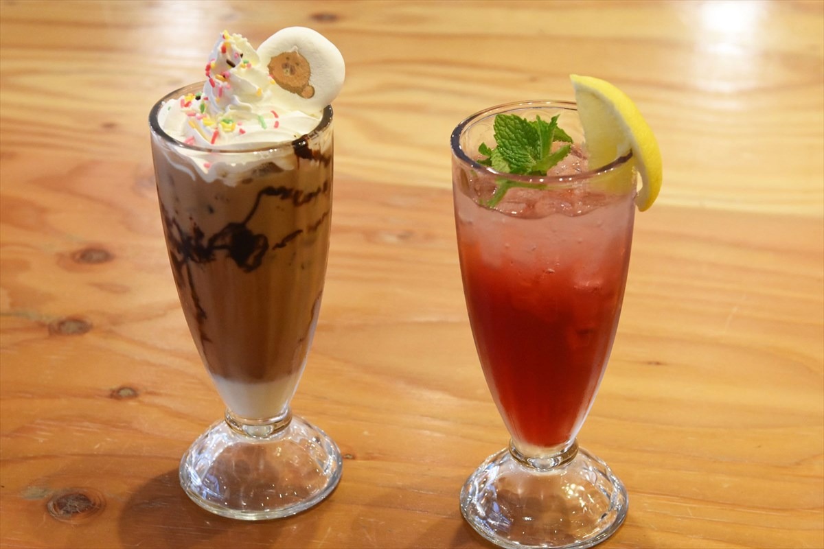 「矢四郎の相乗効果な珈琲牛乳」と「弁天様スカッシュ」。