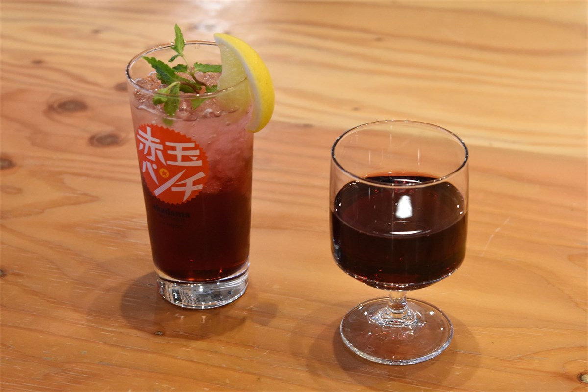 「赤玉スイートワイン」と「赤玉パンチ」。