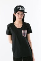 ユーリ・プリセツキーモデルのTシャツ。