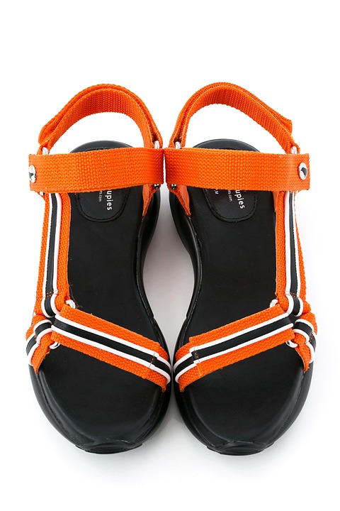 烏野高校モデルのスポーツサンダル。