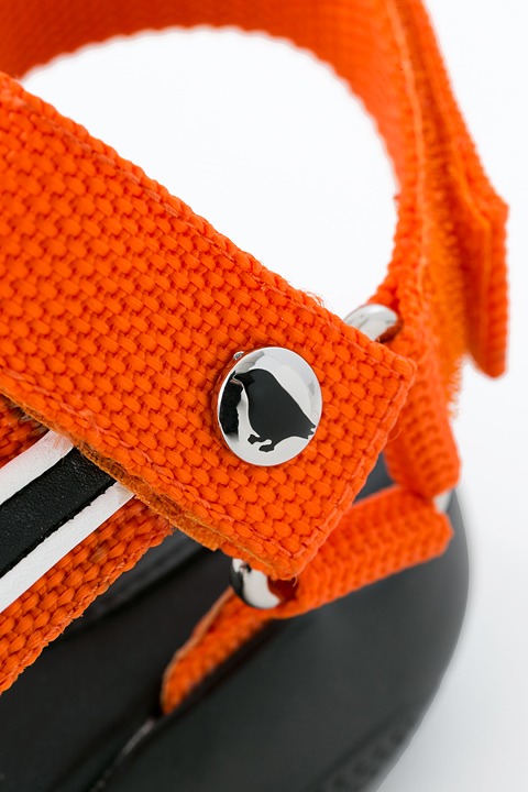 烏野高校モデルのスポーツサンダル。