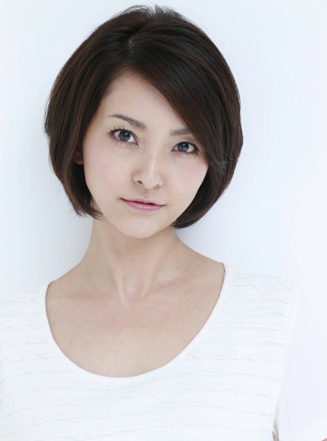 霧嶋董香役の田畑亜弥。