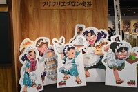 「フリフリエプロン喫茶」では会計委員会がみんなで女装。