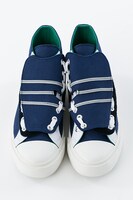 那須与一モデルのスニーカー。