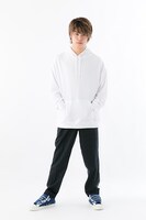 那須与一をモチーフにしたスニーカーの着用例。