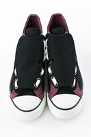 織田信長モデルのスニーカー。