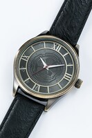 織田信長モデルの腕時計。