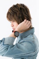 島津豊久をモチーフにした腕時計の着用例。