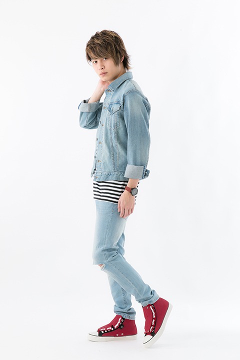 島津豊久をモチーフにしたスニーカーの着用例。