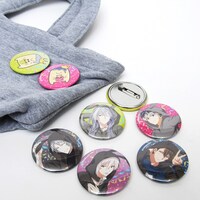 「コレクション缶バッジ うさみみパーカーver.」の使用イメージ。