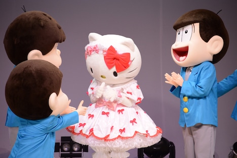 キティちゃんに求愛する6つ子たち。