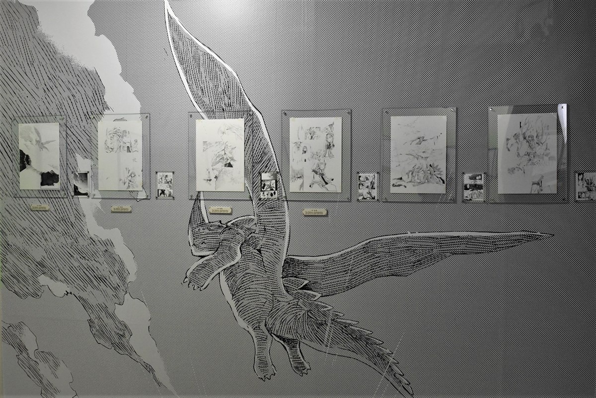 壁一面を使ったダイナミックな展示も。