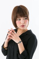 折原臨也をイメージした腕時計の着用例。