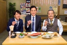 ドラマ「釣りバカ日誌 Season2 新米社員 浜崎伝助」の撮影現場より。左から濱田岳、松重豊、西田敏行。(c)やまさき十三・北見けんいち・小学館／テレビ東京／松竹