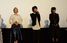 左から平野綾、柿原徹也、茜屋日海夏（POLKA DOTS）。