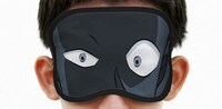 「犯人アイマスク」の着用例。