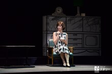 シアターコクーン・オンレパートリー2017「妄想歌謡劇『上を下へのジレッタ』」フォトコールより。本仮屋ユイカ。