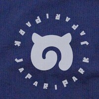 「ジャパリパーク甚平（2017夏モデル）」の胸ロゴ。