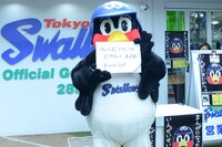 ファンに感謝の言葉を伝えるつば九郎。