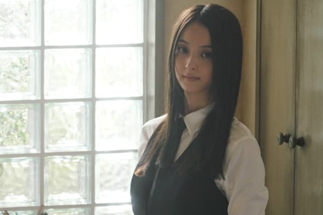 佐々木希扮する入見カヤ。(c)2017「東京喰種」製作委員会 (c)石田スイ/集英社