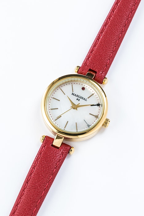 桐原アトムモデルの腕時計。