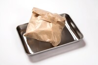 「本当にこれを食べるのか…？バーガー」(c)石田スイ／集英社