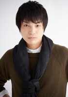 井尾谷諒役の松本祐一。