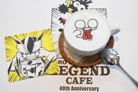 「カスつき カスチーノ風 コーヒー牛乳」とドリンクに付属する特典のコースター。