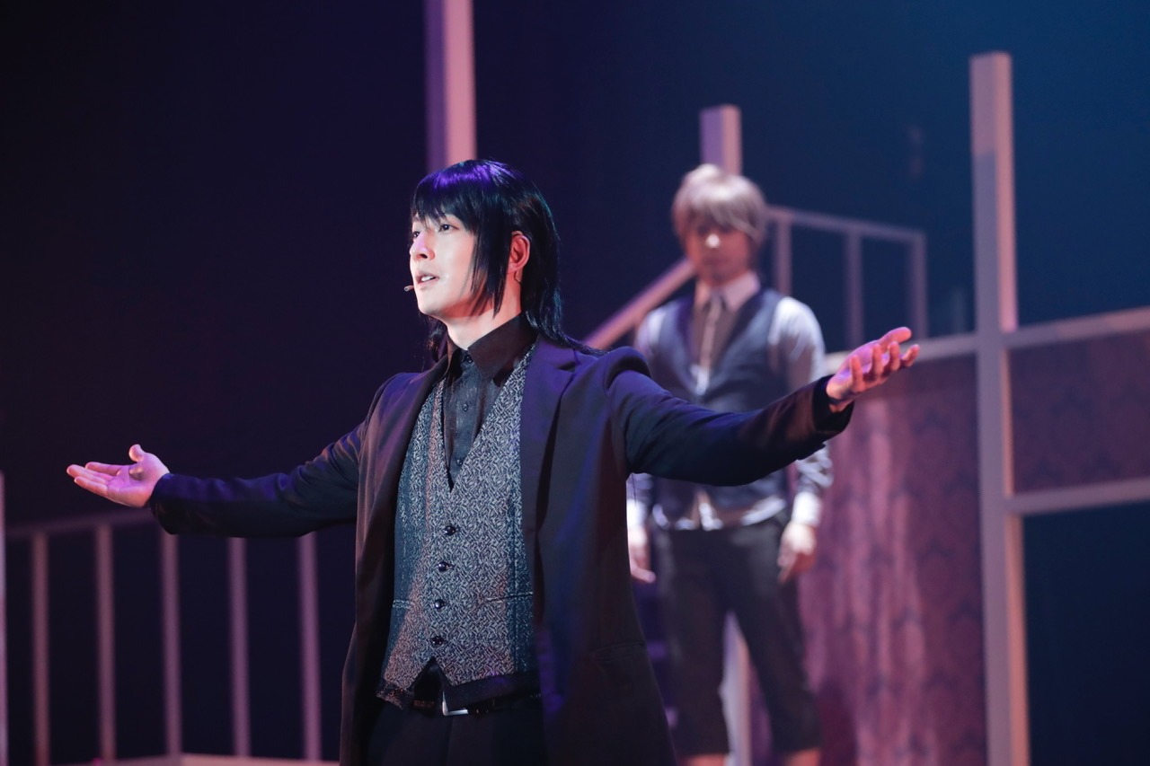 石黒英雄演じるディミトリ。