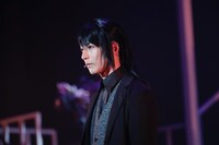 石黒英雄演じるディミトリ。