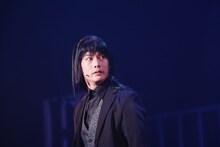 石黒英雄演じるディミトリ。