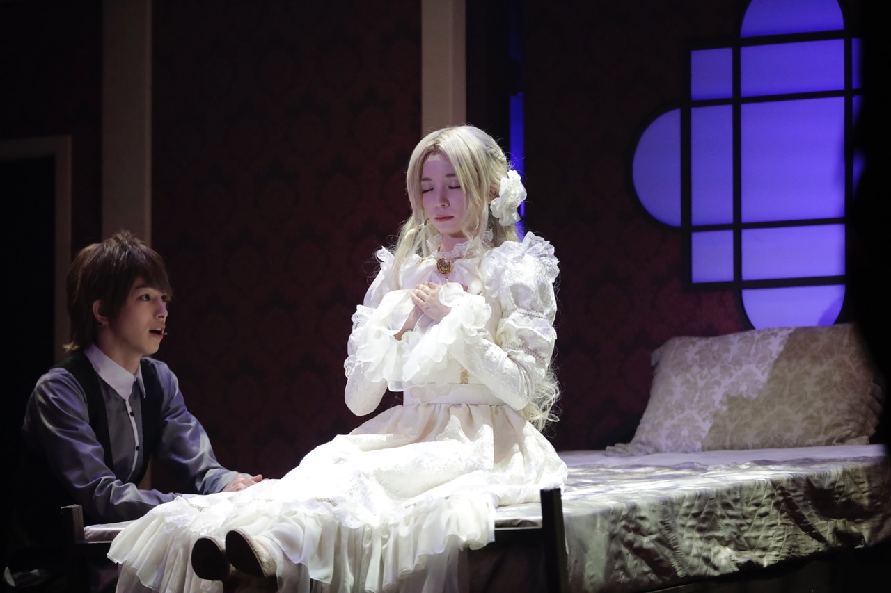 入来茉里演じるアニエスカと、杉江大志演じる櫂。