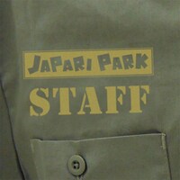 「ジャパリパーク ワッペンベースワークシャツ」フロント胸部