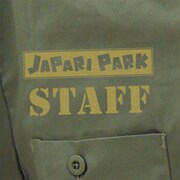 「ジャパリパーク ワッペンベースワークシャツ」フロント胸部