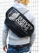 調査兵団のエンブレムが目印！「進撃の巨人」の新作グッズが登場