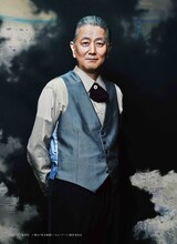 加藤忠可扮する芳村。