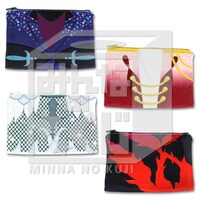 E賞のフラットポーチ。