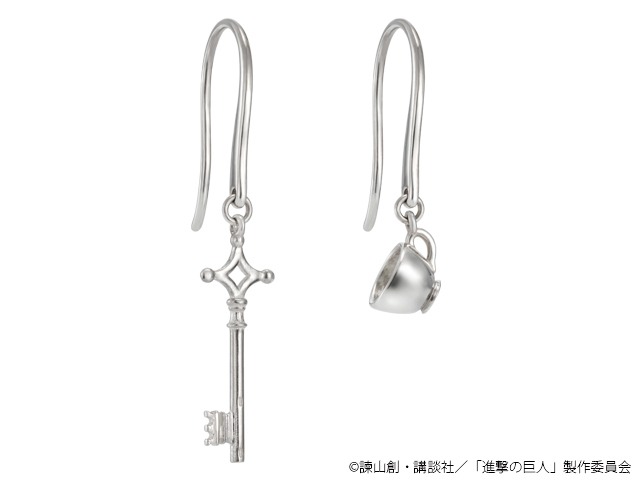 「エレン『地下室の鍵』＆リヴァイ『ティーカップセット』ピアス」シルバー