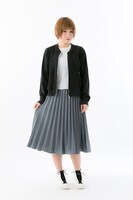 「『遊☆戯☆王デュエルモンスターズ』スニーカー」海馬瀬人モデルの着用イメージ。