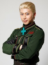 上田悠介扮するドイツ。