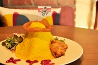 ソラZENONで提供される「もっこりオムライス2017」。