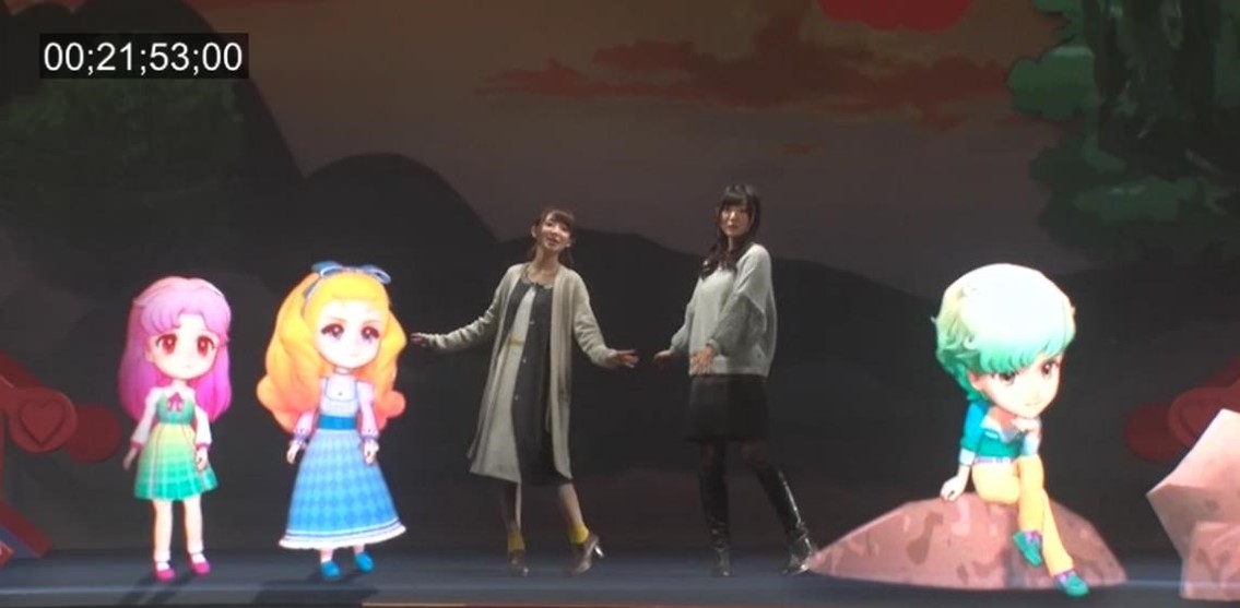 VR舞台に実際に立つ阿澄佳奈と大久保瑠美。Blu-ray特典映像より。(c)美内すずえ 2016 (c)DLE/Happinet