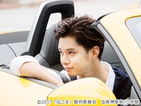 映画「兄に愛されすぎて困ってます」より。